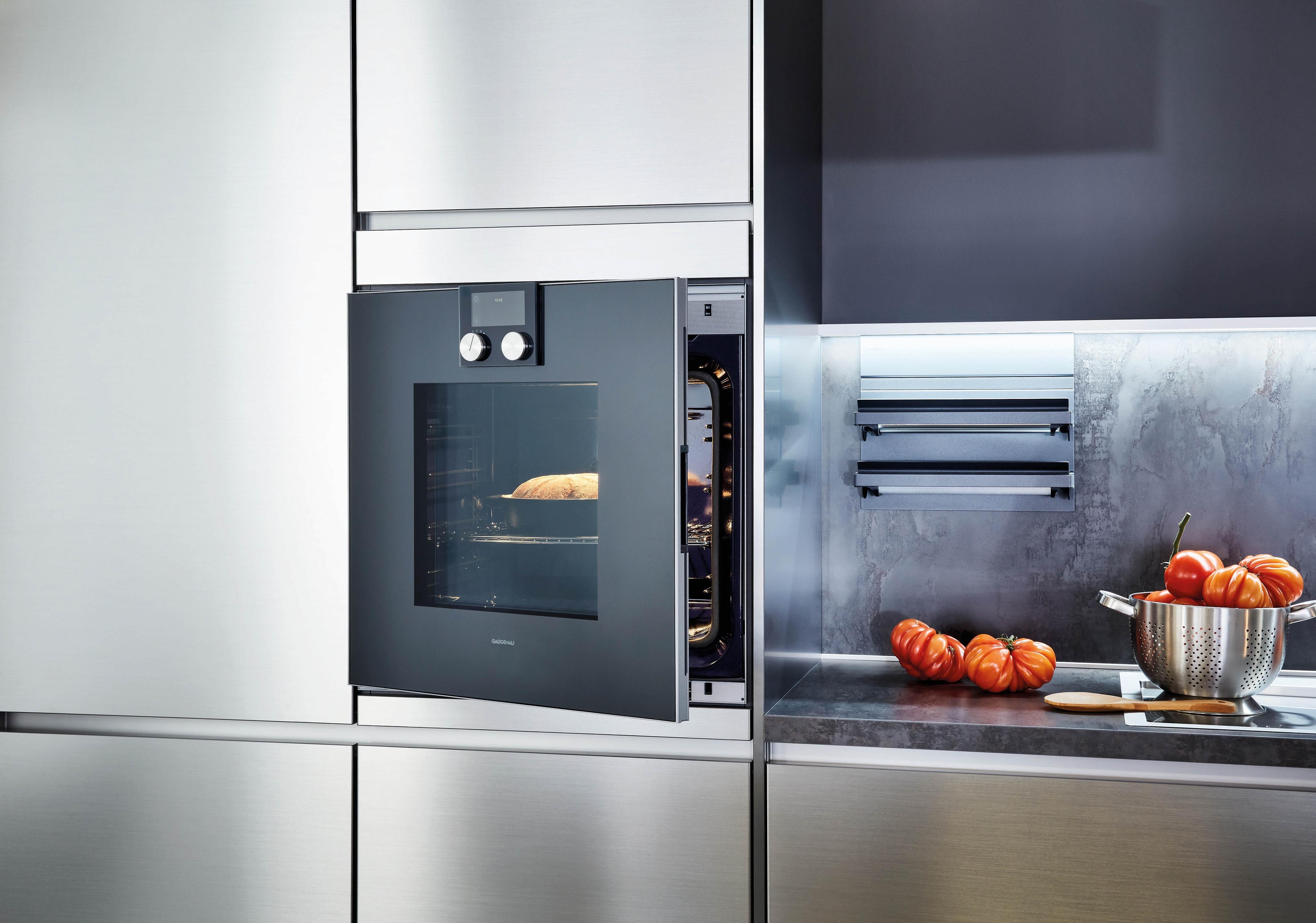 Metalloptik-Oberflächen Küche