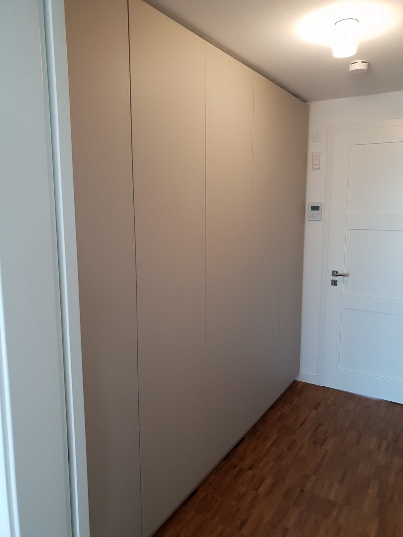 Tür und Schrankwand