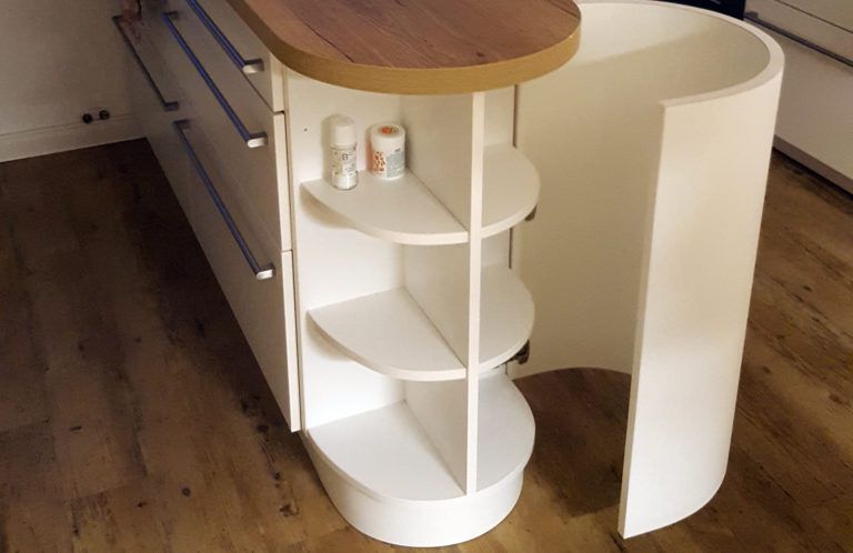 Abgerundete Kücheninsel